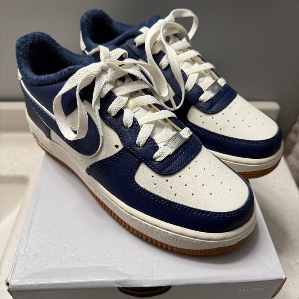 Nike AF1 LV8 (GS) Navy & Sail  size 6 Youth.  NIB